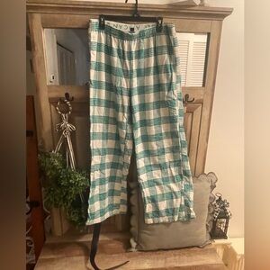 American Eagle Outfitters Green and Cream Flannel pants large❤️❤️❤️
